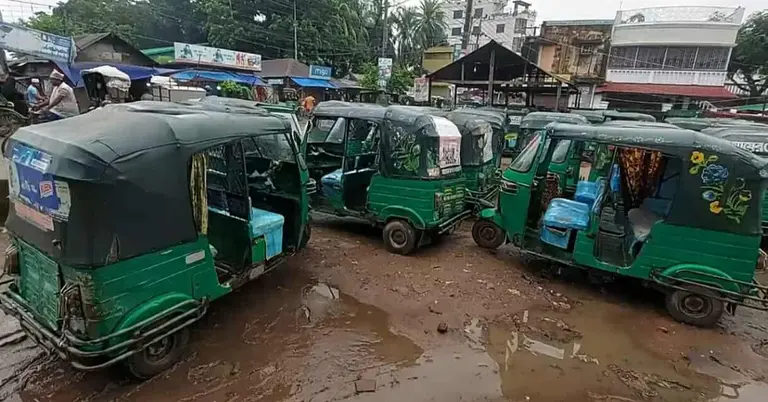 ব্রাহ্মণবাড়িয়ায় চলছে অটোরিকশা ধর্মঘট